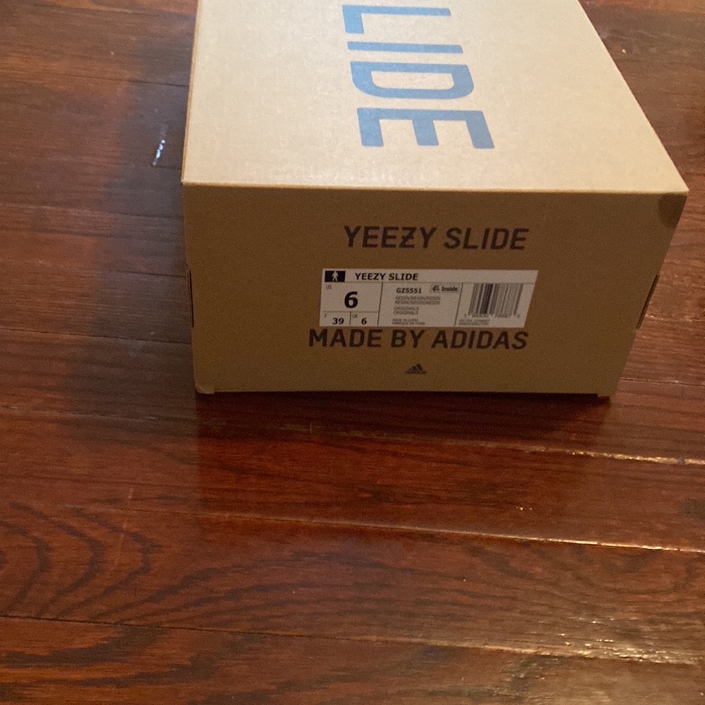 These are brand new Authentic Yeezy. Very comfortable and great for traveling.